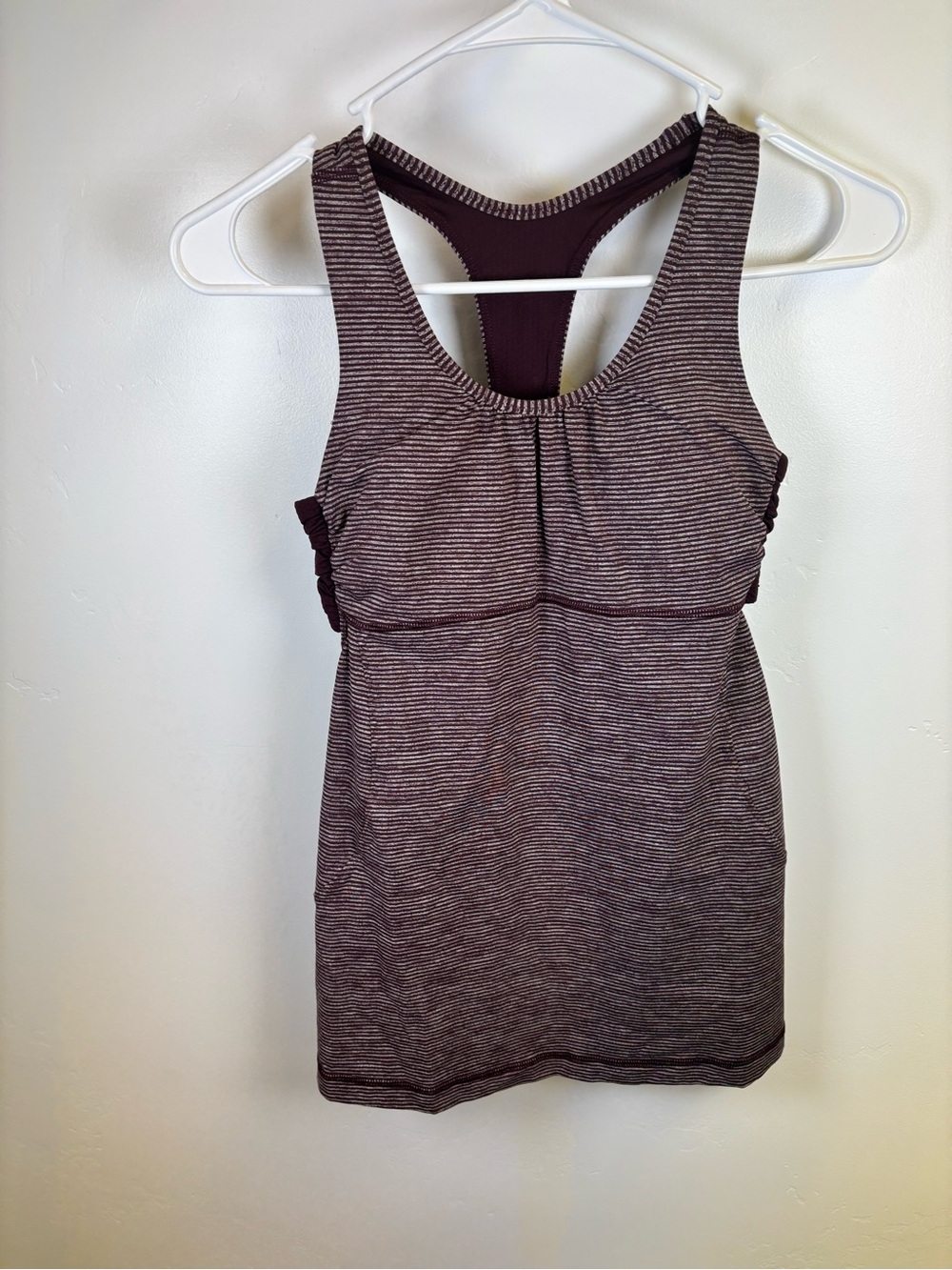 LULULEMON BRA TOP
WOMEN M - L  BURGANDY STRIPE